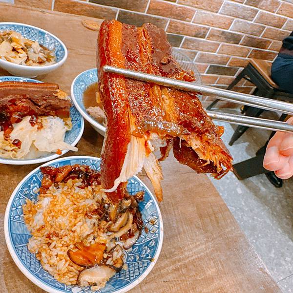 比想像好吃!陪日本人來吃米其林必比登推薦的小王煮瓜滷肉飯,清 比想像好吃!陪日本人來吃米其林必比登推薦的小王煮瓜滷肉飯,清