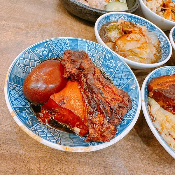 比想像好吃!陪日本人來吃米其林必比登推薦的小王煮瓜滷肉飯,清 比想像好吃!陪日本人來吃米其林必比登推薦的小王煮瓜滷肉飯,清