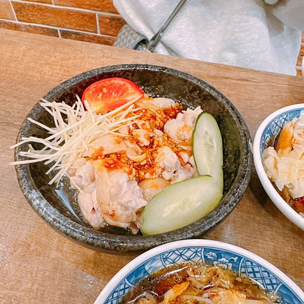 比想像好吃!陪日本人來吃米其林必比登推薦的小王煮瓜滷肉飯,清 比想像好吃!陪日本人來吃米其林必比登推薦的小王煮瓜滷肉飯,清