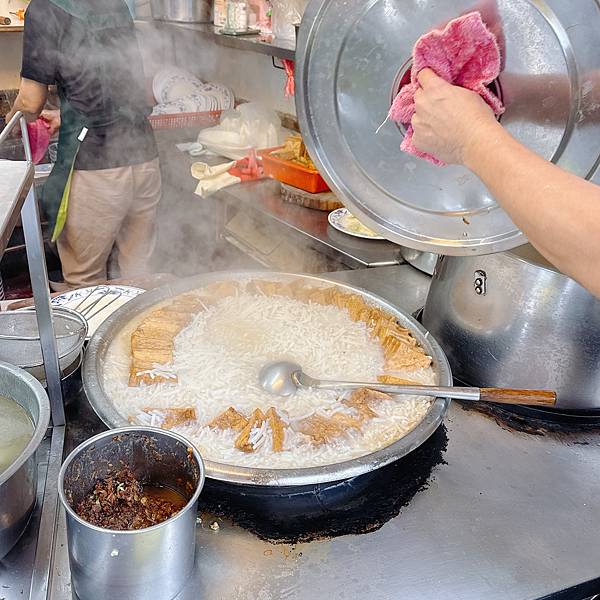 我住台大醫院近半年就陪伴我近半年的三禾米粉湯(小菜最好吃)價 我住台大醫院近半年就陪伴我近半年的三禾米粉湯(小菜最好吃)價