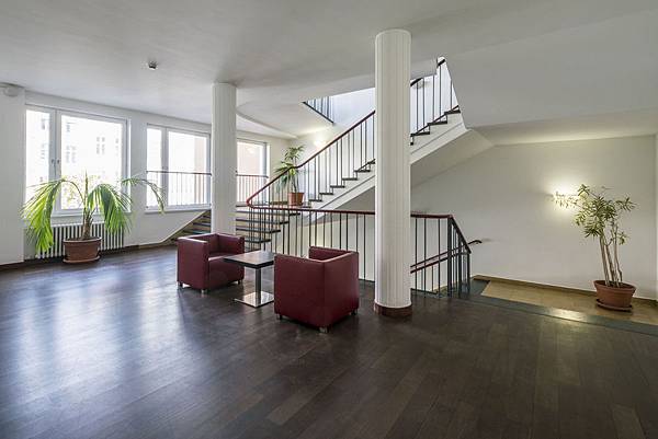 csm_gls_sprachenzentrum_treppen_1a4194a814.jpg