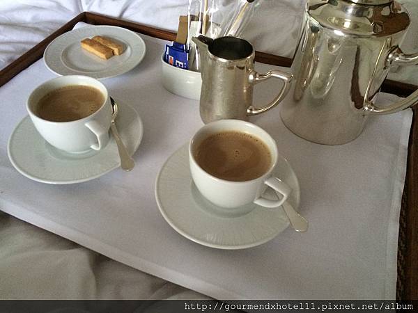 Coffee at bed