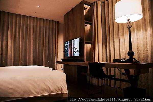 Deluxe Room, working area