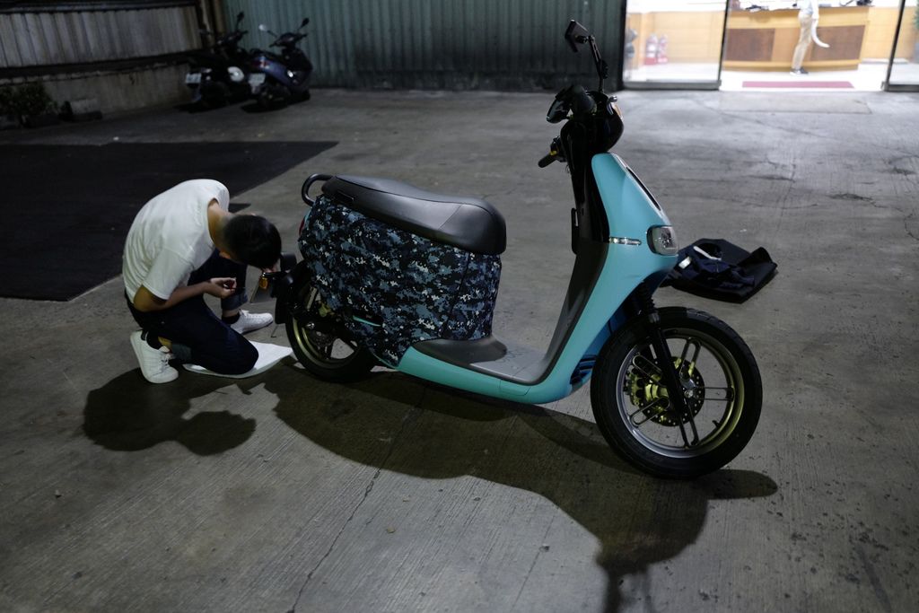 gozilla gogoro 2s plus 狗吉拉 不鏽鋼新式車牌保護框-價錢-評價-配件-18.jpg