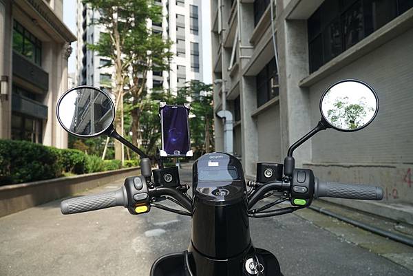 Gogoro 3 Plus Gozilla改裝配件 手機架 Y型置物架 車牌框 防刮套 鋁合金腳踏墊版-35.jpg