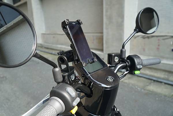 Gogoro 3 Plus Gozilla改裝配件 手機架 Y型置物架 車牌框 防刮套 鋁合金腳踏墊版-39.jpg