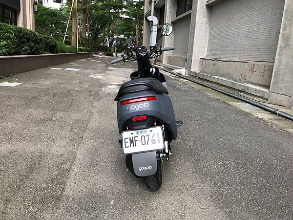 Gogoro 3 Plus Gozilla改裝配件 車牌框 Y型置物架 手機架 防刮套 鋁合金腳踏墊版-10.jpg