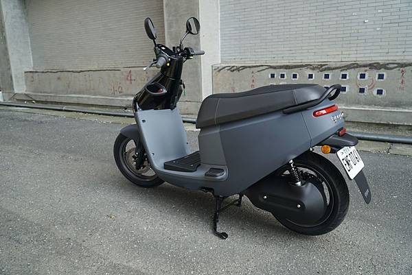 Gogoro 3 Plus Gozilla改裝配件 鋁合金腳踏墊版 手機架 Y型置物架 車牌框 防刮套-36.jpg