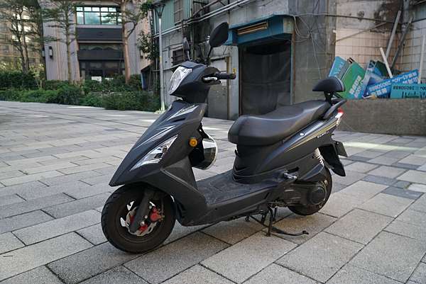 三陽sym 新迪爵duke 125小饅頭後靠背台灣製造gozilla改裝配件價格馬力二手ptt 規格評價分期六期七期最新2020 Gozilla 狗吉拉改裝精品配件