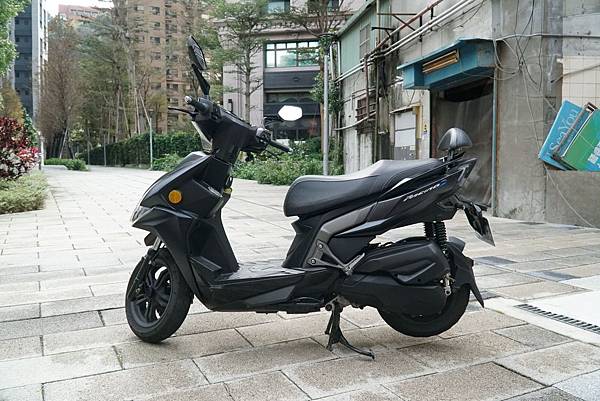 kymco-racing-s-150-125-abs-改裝-gozilla-後靠背-小饅頭-普利珠-機油-傳動-推薦-價格14.jpg