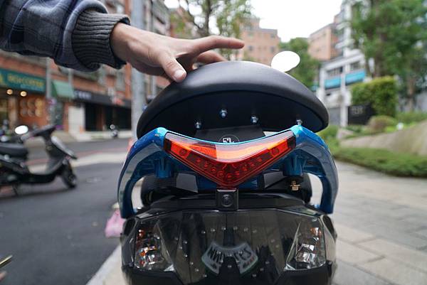 光陽kymco G6 150 Abs小饅頭後靠背台灣製造gozilla改裝配件價格馬力二手ptt 規格評價分期六期七期最新 Gozilla 狗吉拉改裝精品配件