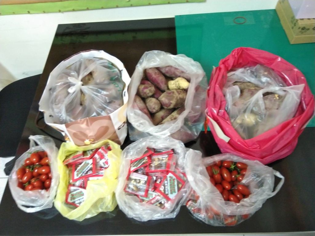 1.30賴小姐捐贈地瓜、小番茄、南棗核桃糕.jpg 1.30賴小姐捐贈地瓜、小番茄、南棗核桃糕.jpg