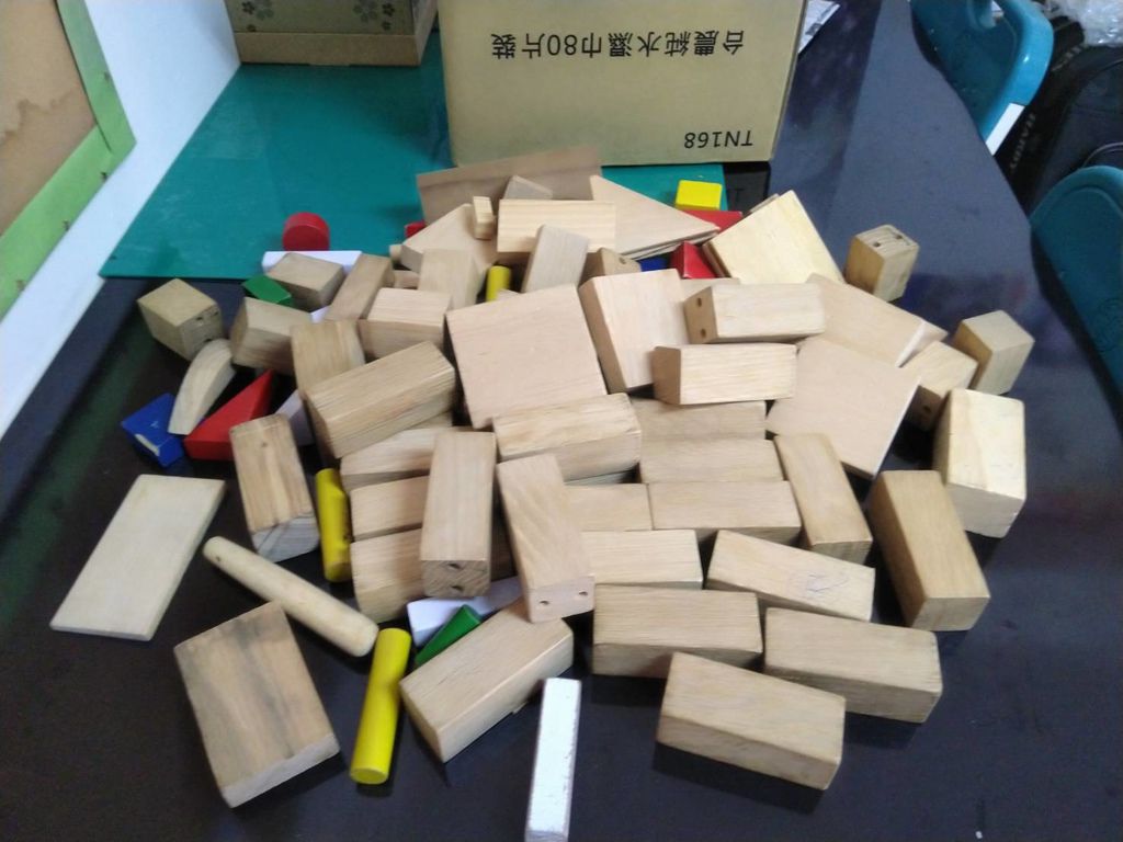2.25林敬秉先生捐贈積木.jpg 2.25林敬秉先生捐贈積木.jpg