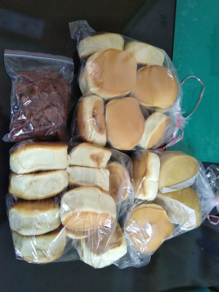 2.27善心人士捐贈烤麵包,小饅頭,肉乾.jpg 2.27善心人士捐贈烤麵包,小饅頭,肉乾.jpg