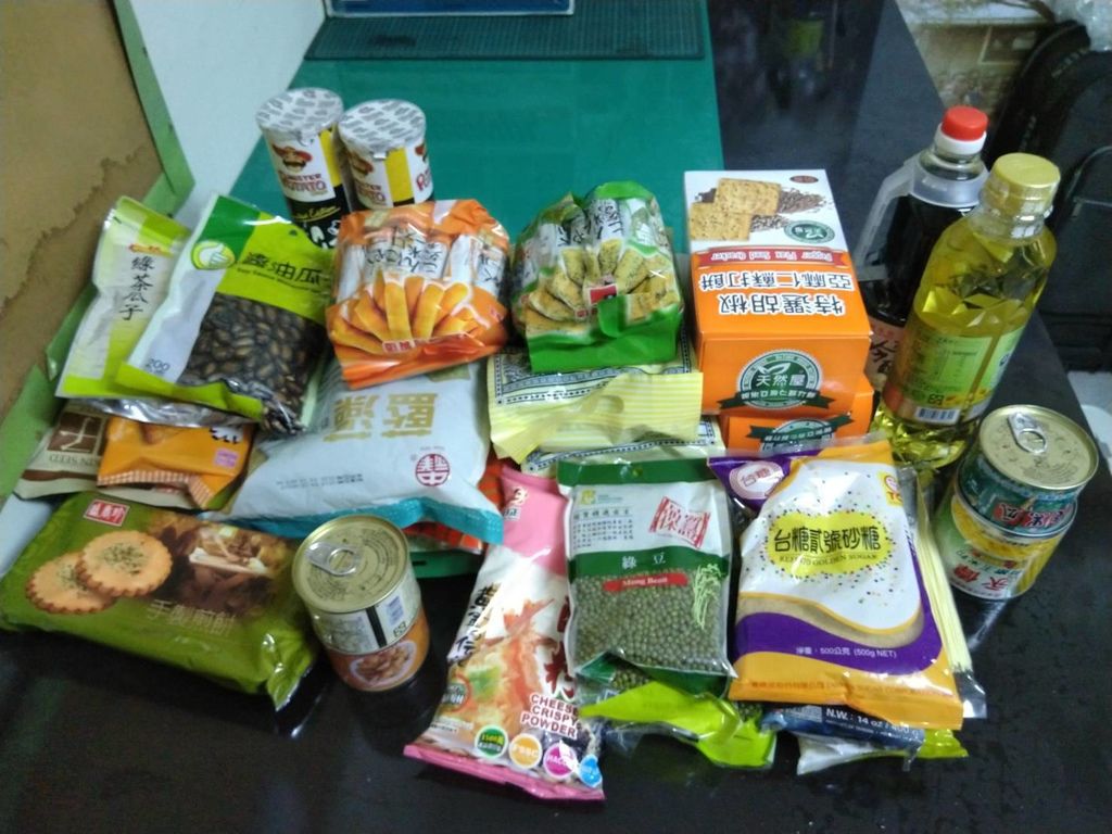 5.6賴小姐捐贈點心、食材一批.jpg 5.6賴小姐捐贈點心、食材一批.jpg