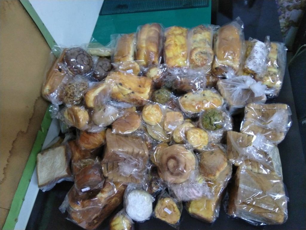 0608羅娃捐贈麵包一批.jpg 0608羅娃捐贈麵包一批.jpg