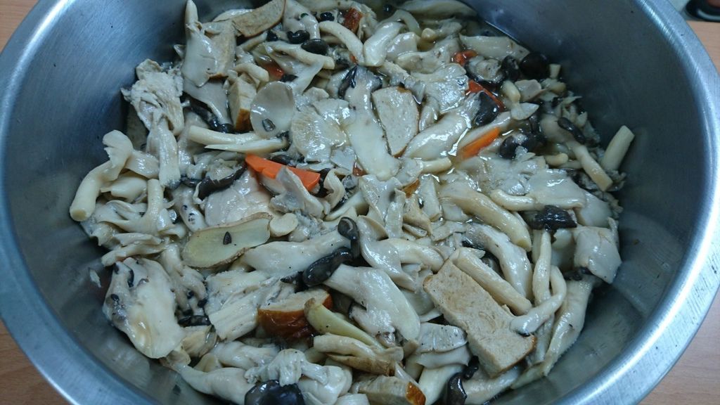 20190615 鍾梅花師姐 捐 炒麵,炸豬排、貢丸排骨湯、花枝丸-3.jpg 20190615 鍾梅花師姐 捐 炒麵,炸豬排、貢丸排骨湯、花枝丸-3.jpg