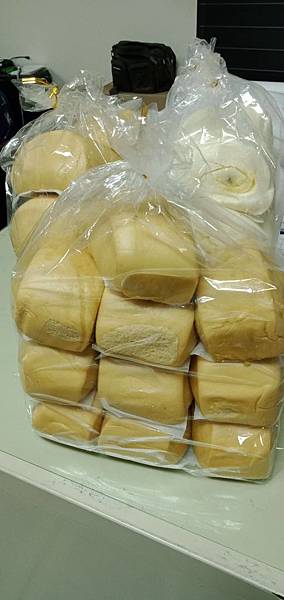 10.2慶峰鮮奶饅頭 捐贈饅頭三包.jpg 10.2慶峰鮮奶饅頭 捐贈饅頭三包.jpg