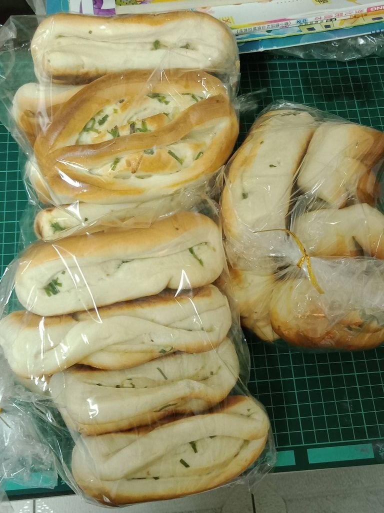 11.25慶峰饅頭捐贈麵包三包.jpg 11.25慶峰饅頭捐贈麵包三包.jpg