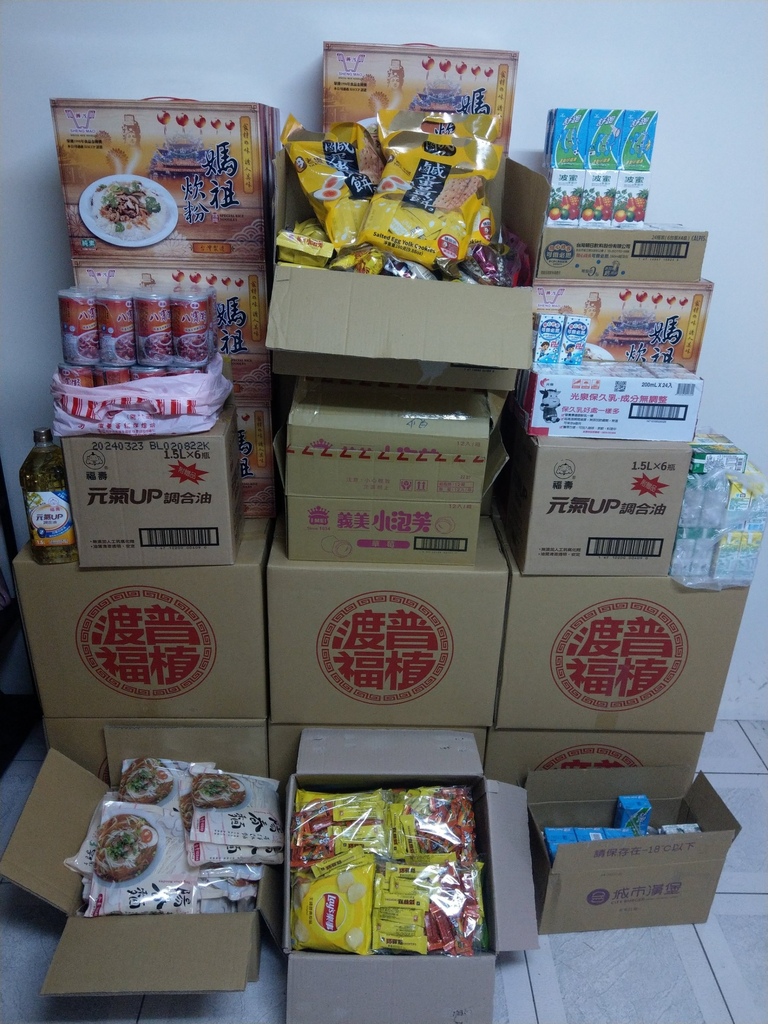 8.15台中無極聖龍宮捐食品一批.jpg