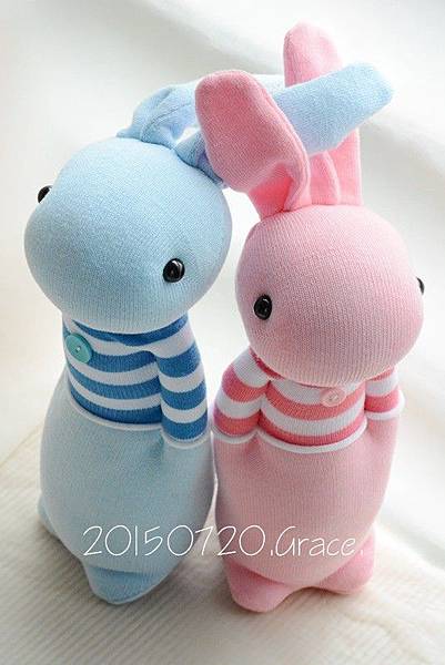 襪子娃娃210+211號條紋T情侶兔 (1) 襪子娃娃210+211號條紋T情侶兔 (1)