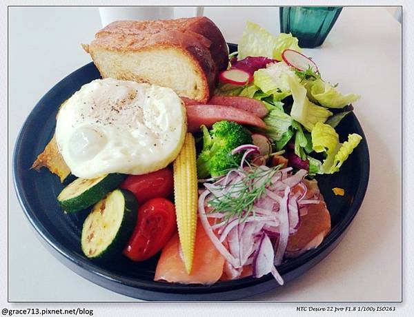 [食]台北捷運忠孝復興站 東區全天候早午餐 咖央 在小巷2樓