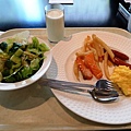 這是我第三天的早餐(也是第二次吃飯店裡的早餐)~吃了一大碗的生菜! 真開心!!!