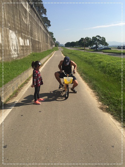 安娜愛上學✿‿✿圖畫日記：學騎雙輪腳踏車 (1).jpg