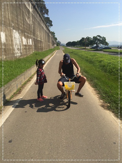 安娜愛上學✿‿✿圖畫日記：學騎雙輪腳踏車 (2).jpg