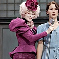 Elizabeth-Banks-and-Jennifer-Lawrence-in-The-Hunger-Games-600x400