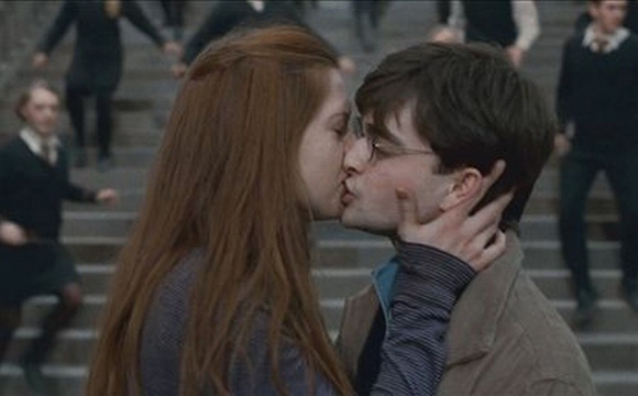 bonnie-wright-ginny-potter-harry--large-msg-13091083986.jpg