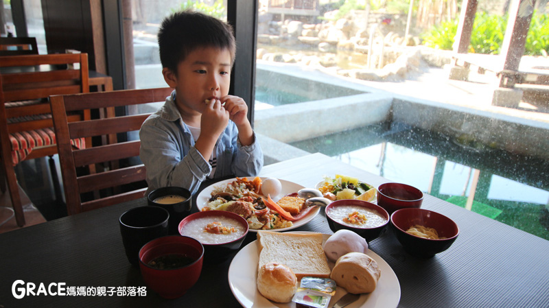 寒假暑假周休2日放假溜小孩親子旅行旅遊好玩景點分享推薦行程-沐舍溫泉渡假酒店-湯屋大眾湯-金山溫泉住宿泡湯推薦-含早餐晚餐-超大戶外露天風呂-公共溫泉池游泳池-秋季吃螃蟹-景點金山老街美食-好玩好吃餐廳民宿-神秘海岸-朱銘美術館門票-台灣蜜月旅行去哪裡地點推薦-ig景點寫真攝影-峇里島南洋風-台灣旅遊美食親子部落客grace媽媽的親子部落格