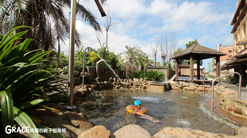 寒假暑假周休2日放假溜小孩親子旅行旅遊好玩景點分享推薦行程-沐舍溫泉渡假酒店-湯屋大眾湯-金山溫泉住宿泡湯推薦-含早餐晚餐-超大戶外露天風呂-公共溫泉池游泳池-秋季吃螃蟹-景點金山老街美食-好玩好吃餐廳民宿-神秘海岸-朱銘美術館門票-台灣蜜月旅行去哪裡地點推薦-ig景點寫真攝影-峇里島南洋風-台灣旅遊美食親子部落客grace媽媽的親子部落格