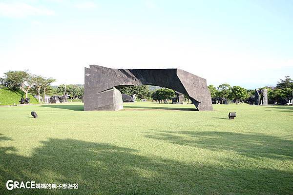 朱銘美術館-國寶級大師-1日親子遊-北部景點-金山旅遊-溜孩子好去處-塗鴉玩水-藝術欣賞-grace媽媽 (16).jpg