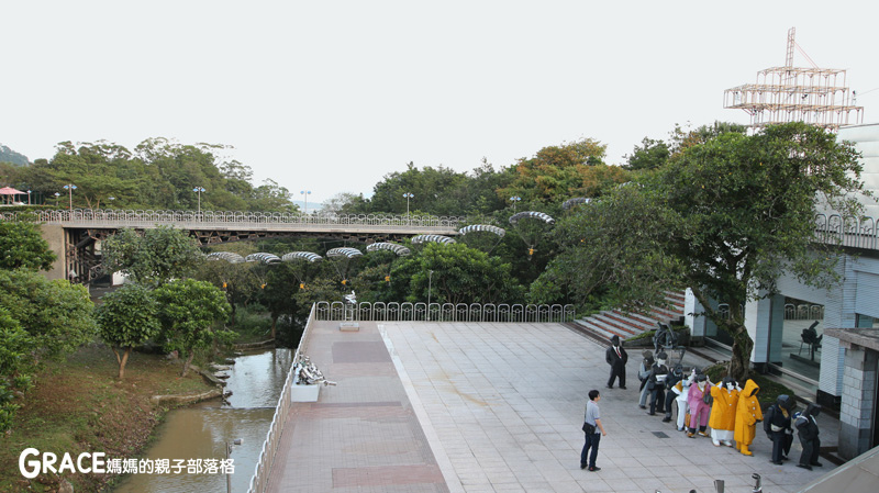 寒假暑假周休2日放假溜小孩親子旅行旅遊好玩景點分享推薦行程-沐舍溫泉渡假酒店-湯屋大眾湯-金山溫泉住宿泡湯推薦-含早餐晚餐-超大戶外露天風呂-公共溫泉池游泳池-秋季吃螃蟹-景點金山老街美食-好玩好吃餐廳民宿-神秘海岸-朱銘美術館門票-台灣蜜月旅行去哪裡地點推薦-ig景點寫真攝影-峇里島南洋風-台灣旅遊美食親子部落客grace媽媽的親子部落格