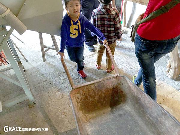 北部親子景點宜蘭-橫山頭休閒農業區-橫山頭農村再生2日遊-鐵牛力阿卡-宜蘭內城社區-環保袋DIY-鐵牛車筆筒DIY-grace媽媽 (12).jpg