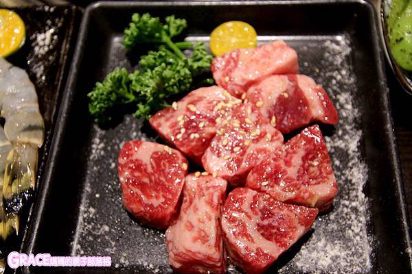 板橋美食推薦府中商圈 新野町燒肉居酒屋 生日約會閒聊 好吃新鮮服務貼心 晚餐宵夜小酌聚餐餐廳 菜單價格表交通 近捷運府中站板橋府中燒肉 親子部落客grace媽媽的親子部落格