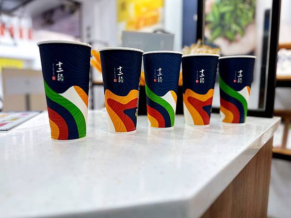 🌟人氣手搖飲推薦🧋十二韻淡水英專店🍹網友激推必點品項🌹玫瑰美