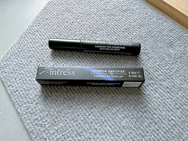 素顏裸妝也很有精神! intress盈翠絲 纖睫精華液|濃眉 試用