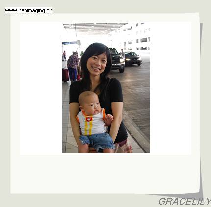 with mommy at DTW 01.jpg