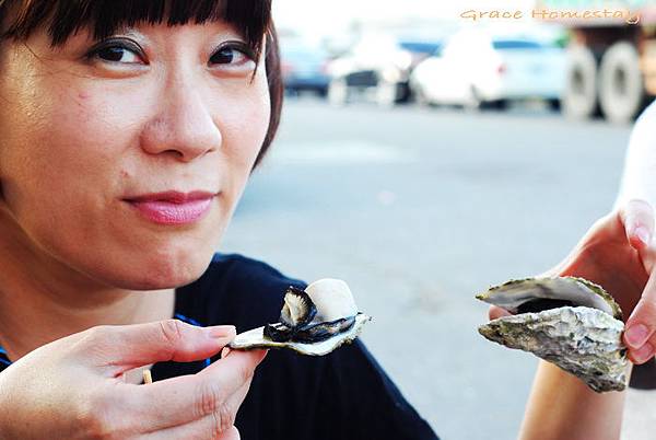 宜蘭美食~七賢石頭厝路澎湖烤牡蠣