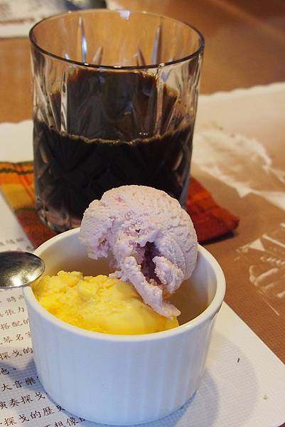 10-1.明治冰淇淋和老闆招待的冰咖啡.JPG