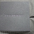 連貼紙都burberry啊?!