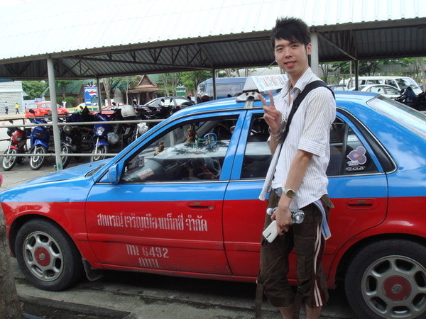 龍龍與彩色鮮豔ㄉ泰國TAXI!!