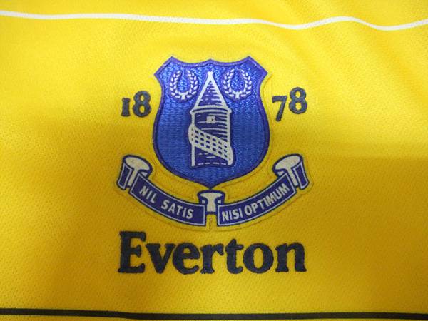 2005-06 Everton 3rd--隊徽.JPG