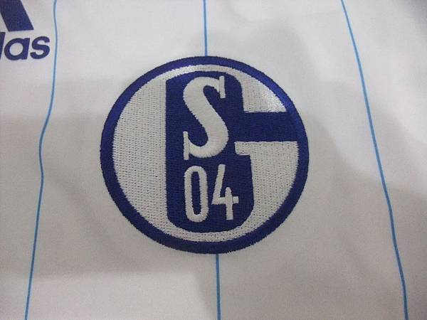 Schalke04 201112 Away--隊徽.JPG