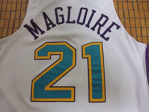 New Orleans Hornets 200205 (H) - 21 Jamaal Magloire.JPG