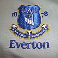 2005-06 Everton Away--隊徽.JPG