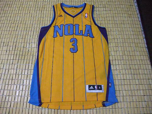 New Orleans Hornets 201011 Alternate - 正面.JPG