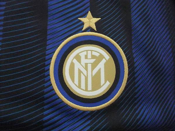 2016-17 Inter主場--隊徽.JPG